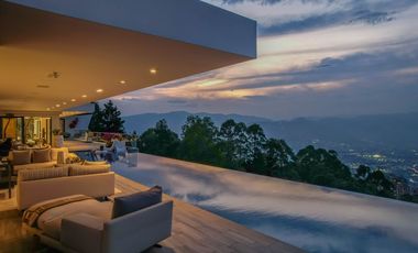 VENDO CASA DE LUJO PALMAS POBLADO