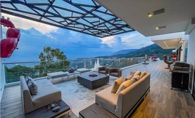 VENDO CASA DE LUJO PALMAS POBLADO