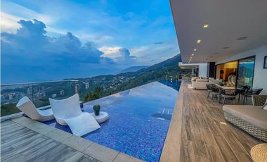 VENDO CASA DE LUJO PALMAS POBLADO