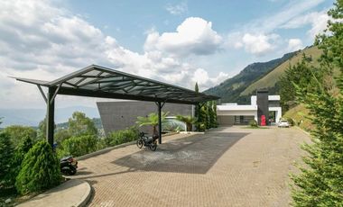 VENDO CASA DE LUJO PALMAS POBLADO