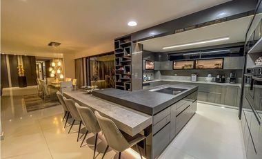 VENDO CASA DE LUJO PALMAS POBLADO