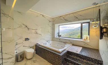 VENDO CASA DE LUJO PALMAS POBLADO