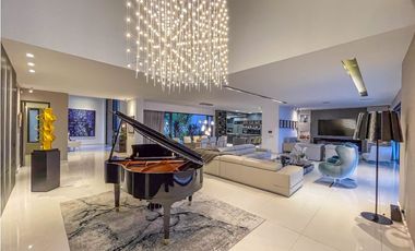 VENDO CASA DE LUJO PALMAS POBLADO