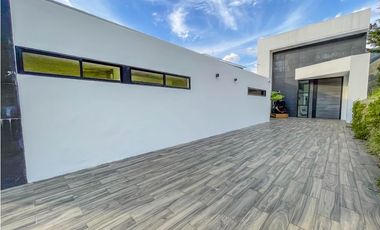 VENDO CASA DE LUJO PALMAS POBLADO