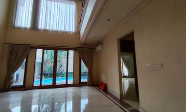 Disewakan Rumah Pondok Indah Luas 780 m2 Kolam Renang Harga Terjangkau 850 Juta/Tahun