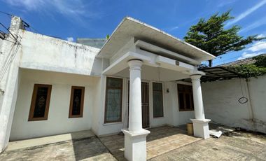 DISEWAKAN CEPAT! RUMAH COCOK UNTUK KANTOR DI HAJI SAIDI PASAR MINGGU