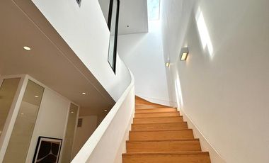 Dijual Rumah Classic Modern Touch Brand New Selangkah ke Pondok Indah Mall Jakarta Selatan