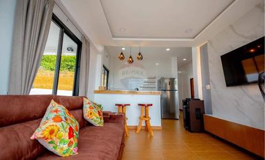 4 bed Pool Villa + A Small House just 1 minute to the Beach