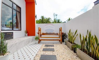4 bed Pool Villa + A Small House just 1 minute to the Beach
