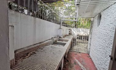 549 sqm Old Bungalow House for Sale in Bel-Air 4 Village near Urdaneta, Forbes Park, Dasmariñas Village