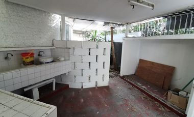 549 sqm Old Bungalow House for Sale in Bel-Air 4 Village near Urdaneta, Forbes Park, Dasmariñas Village