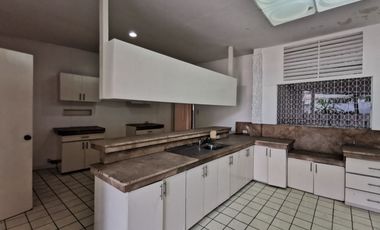 549 sqm Old Bungalow House for Sale in Bel-Air 4 Village near Urdaneta, Forbes Park, Dasmariñas Village