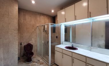 549 sqm Old Bungalow House for Sale in Bel-Air 4 Village near Urdaneta, Forbes Park, Dasmariñas Village