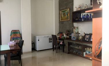 Rumah Mewah Renovasi Siap Huni di Royal Gading Mansion, 3 Lantai, Parkir 5 Mobil, SHM & Semi Furnished