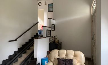 Rumah Mewah Renovasi Siap Huni di Royal Gading Mansion, 3 Lantai, Parkir 5 Mobil, SHM & Semi Furnished