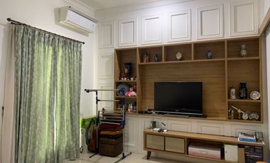 Rumah Mewah Renovasi Siap Huni di Royal Gading Mansion, 3 Lantai, Parkir 5 Mobil, SHM & Semi Furnished