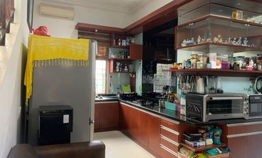Rumah Mewah Renovasi Siap Huni di Royal Gading Mansion, 3 Lantai, Parkir 5 Mobil, SHM & Semi Furnished