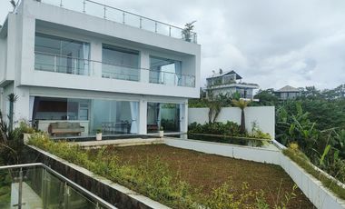 Brand new 5  bedrooms Villa with stunning view in munduk goblek  Oma