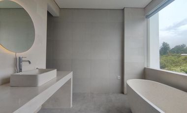 Brand new 5  bedrooms Villa with stunning view in munduk goblek  Oma