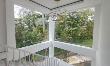 Brand new 5  bedrooms Villa with stunning view in munduk goblek  Oma