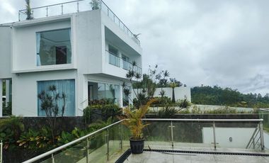 Brand new 5  bedrooms Villa with stunning view in munduk goblek  Oma