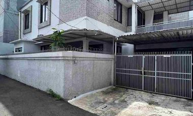 Dijual rumah siap huni murah 5,6M di Tebet LT 197 LB 280 garasi carport 3mobil dkt jl raya