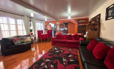 TU OPORTUNIDAD!! SE VENDE CASA, EN RECOLETA.