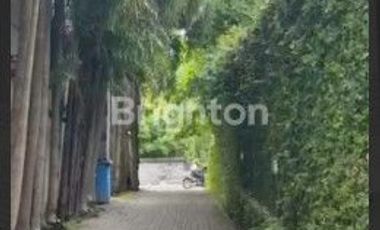 Investor Alert! Tanah Kerobokan Seminyak 330 m² + 2 Bangunan Eksisting – Harga di Bawah Pasaran