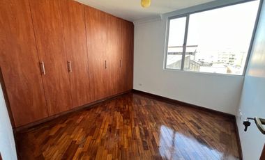 VENTA DEPARTAMENTO DE OPORTUNIDAD EN LA AV. COLÓN Y AV. AMÉRICA