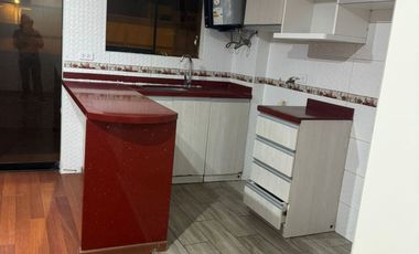 SE ALQUILA MINI DPTO EN 1ER PISO, UBICADO EN LA URB. EL PARMAR SURCO