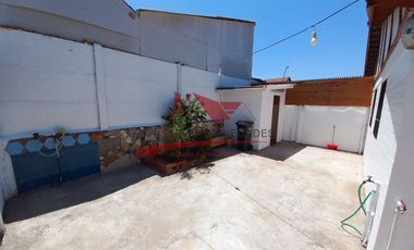 Se Arrienda Hermosa Casa 3 Dormitorios y 1 Baño, Conjunto Habitacional Las Casas de Padre Hurtado Poniente VII, Comuna de Padre Hurtado.