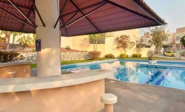 Casa en condominio con alberca y vigilancia