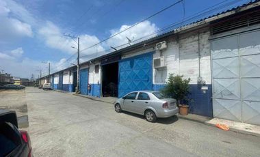 Se alquila Bodega a 200 metros de la Aduana del Ecuador dentro de complejo de bodegas