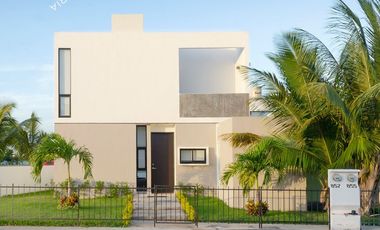 Casa nueva en venta dentro de terreno amplio al norte de Mérida