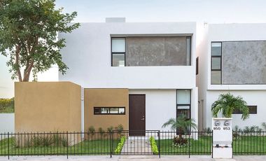 Casa nueva en venta dentro de terreno amplio al norte de Mérida