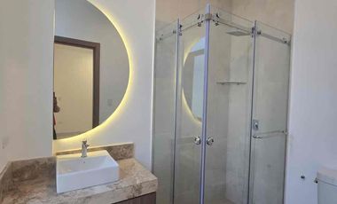 Se alquila departamento zona UEES planta baja con patio  3 habitaciones