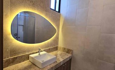 Se alquila departamento zona UEES planta baja con patio  3 habitaciones