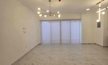 Se alquila departamento zona UEES planta baja con patio  3 habitaciones