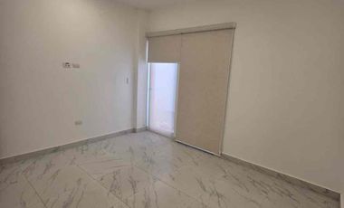 Se alquila departamento zona UEES planta baja con patio  3 habitaciones