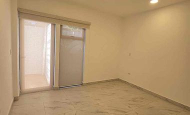 Se alquila departamento zona UEES planta baja con patio  3 habitaciones