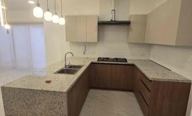 Se alquila departamento zona UEES planta baja con patio  3 habitaciones