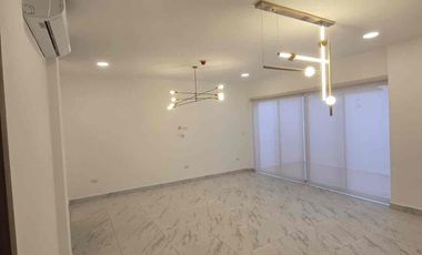 Se alquila departamento zona UEES planta baja con patio  3 habitaciones