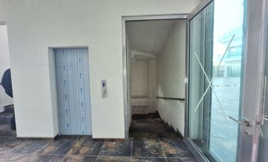 EDIFICIO EN RENTA SOBRE BERNARDO QUINTANA, QUERÉTARO