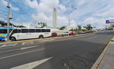 EDIFICIO EN RENTA SOBRE BERNARDO QUINTANA, QUERÉTARO