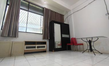 Disewakan Rumah di Jelambar Barat 2 J Dengan 3 Kamar Tidur 2 Kamar Mandi 4x13 Dengan 3 Lantai Bangunan Untuk Hunian