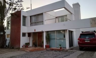 CASA EN AV. HENRIQUEZ- PRINCIPALMENTE EMPRESAS