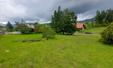 Lote terreno de venta dentro de la Urb. Colinas de Challuabamba. Guardia 24/7.