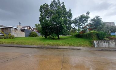 Lote terreno de venta dentro de la Urb. Colinas de Challuabamba. Guardia 24/7.