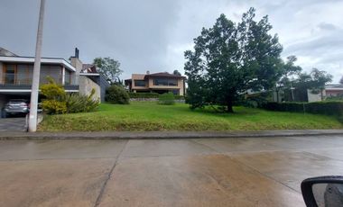 Lote terreno de venta dentro de la Urb. Colinas de Challuabamba. Guardia 24/7.