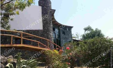 CASA SOLA CON ALBERCA EN YAUTEPEC